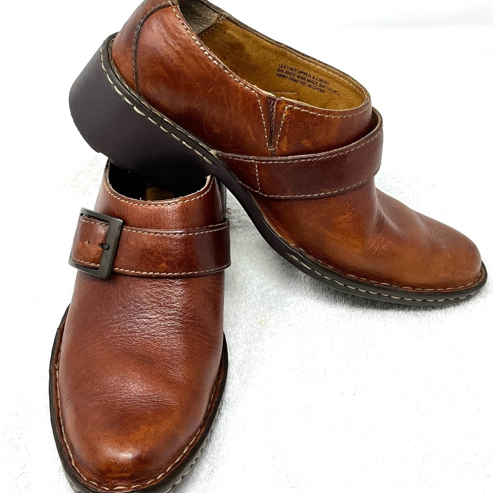 BORN Shoes W5737 Brown Leather Women’s Slip on Shoes. Size 6US Brown Buckle
